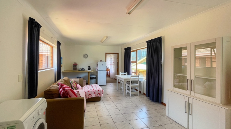 5 Bedroom Property for Sale in Glentana Western Cape